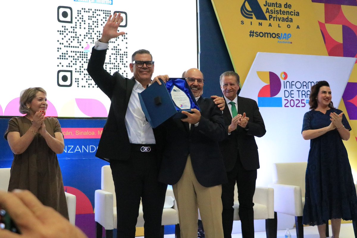 UADEOoficial's tweet photo. El Rector de la UAdeO, Dr. Pedro Flores Leal, asistió a la presentación del Segundo Informe de Trabajo 2025 de la @Japdesinaloa, que rindió el Presidente, Lic. @roque_mascareno, ante representantes de las más de 120 IAP’s que pertenecen a este organismo. https://t.co/OMbokga6Jk