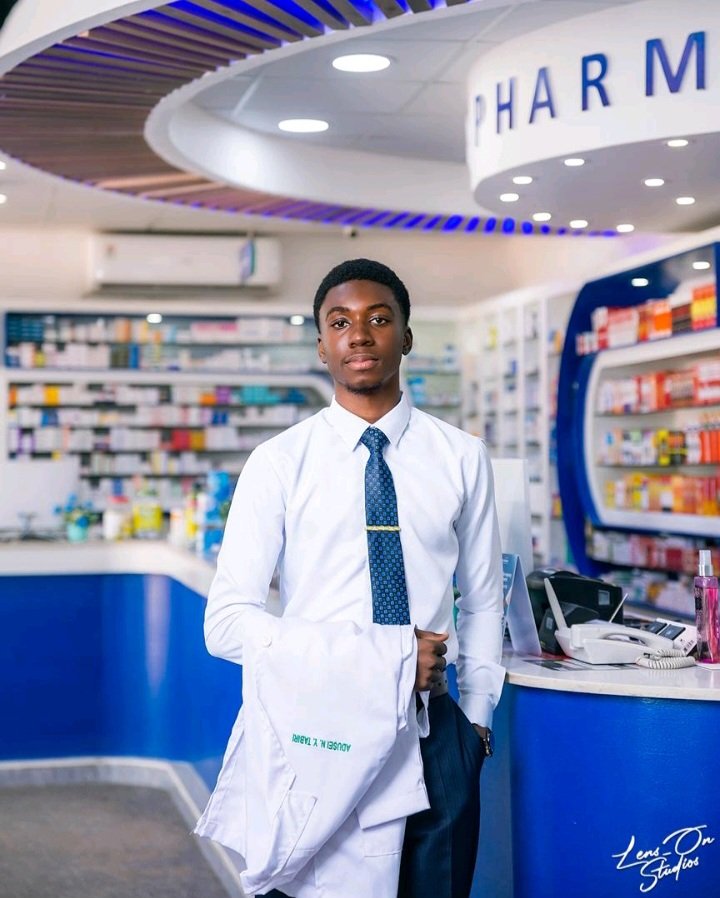 Uhas_Gpsa's tweet photo. Honored to serve, heal, and make a difference one prescription at a time." https://t.co/5PQ3kGwg1y