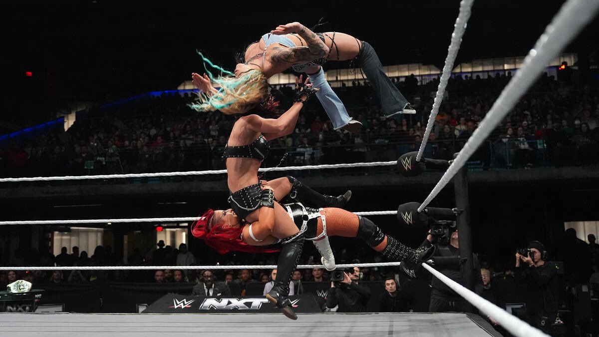 One woman army. ᛪ NOT @ZariaWWE_. tweet media