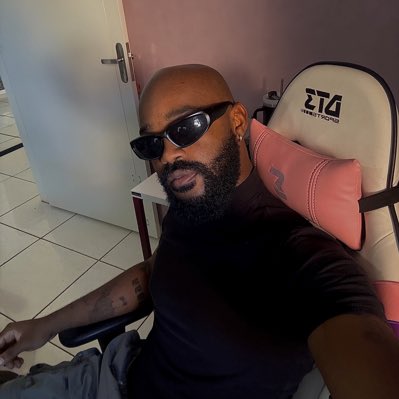 roccha99s's tweet photo. #NovaFotoDePerfil https://t.co/TzxWofPVVB