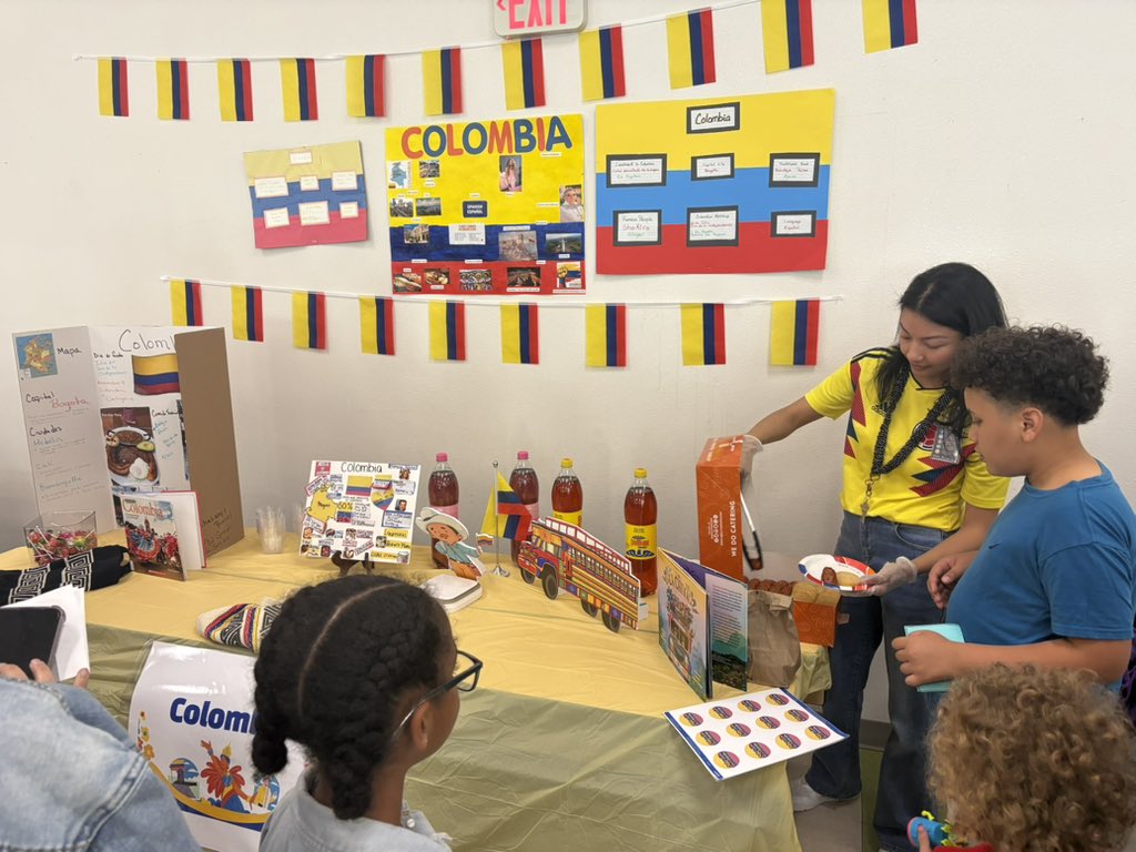 TannerJesso's tweet photo. Happening now: Union Park Elementary multicultural night! ๐ Sharing food, music, and traditions from around the world. This is what community looks like. โค๏ธ #UnionPark #MulticulturalNight https://t.co/m47lt2ULiT