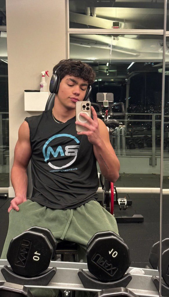 Christeyeuh tweet media