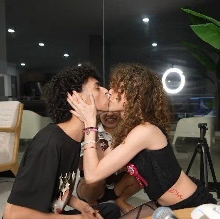 hoy doble stream del dúo lésbico