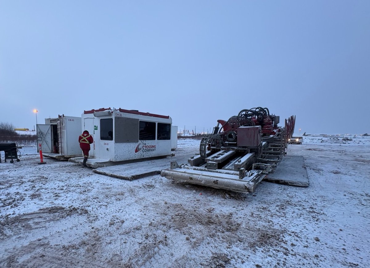 CrossingGroup's tweet photo. Rig 10 is mobilizing to Fort McMurray for an upcoming horizontal directional drilling project! 

This heavy HDD rig is capable of 625,000 lbs of push or pull force, making it an ideal choice for longer installation distances.

More project details to come! https://t.co/E9QjJjPXOx