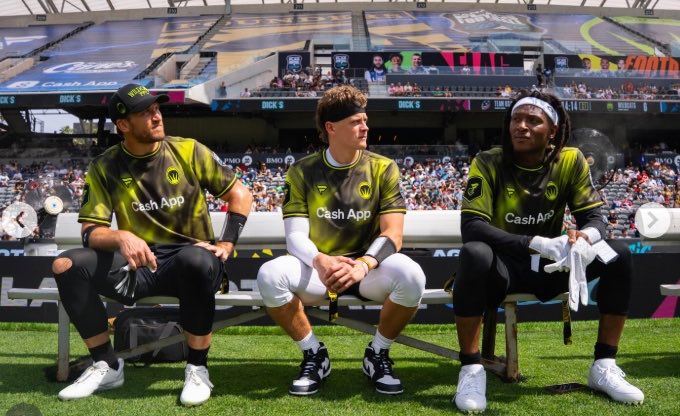 🏎️🏈⚾️ LEWIS FIRST FERRARI PODIUM tweet media