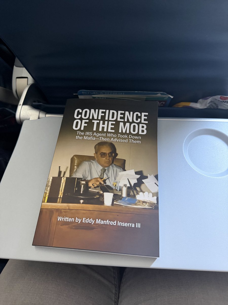 Had a great time in Orlando giving out some @confidenceOTMob books and meeting some cool people. I still have a few left that I’d like to give away back home in Boston. If you’d like a copy, I’m on my flight back now, lmk!

Here’s what the book is about: a.co/d/0iOen6QV