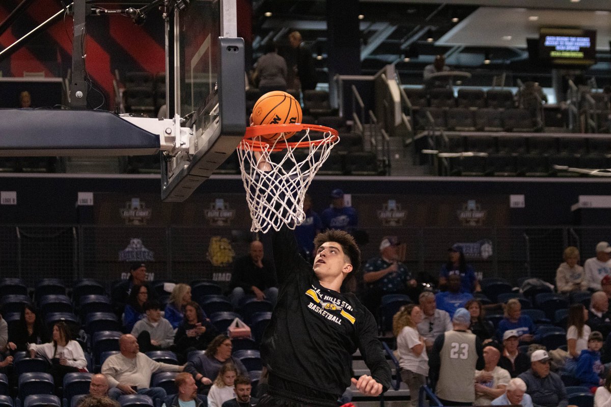 BHSUMBB's tweet image. Who's ready for some Elite Eight basketball?!

#ClimbTheHills