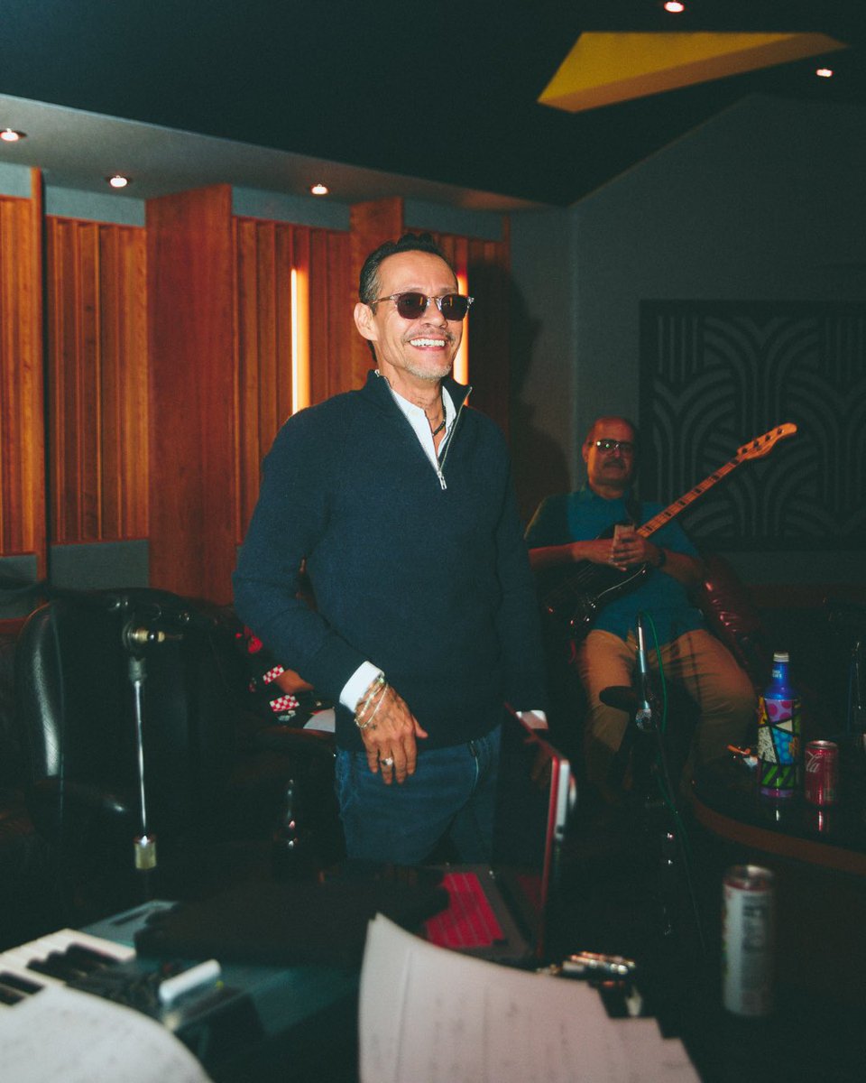 Marc Anthony tweet media