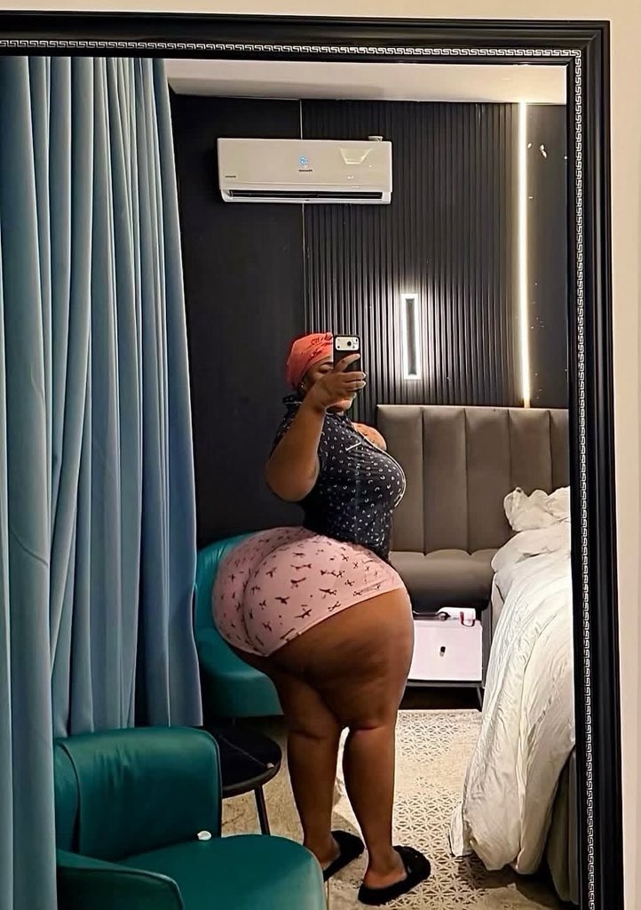 Queen Leashie 🏵️. tweet media