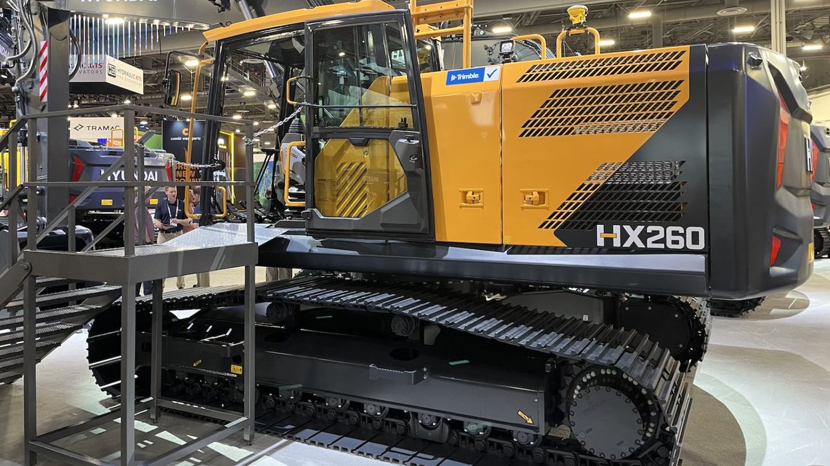 Equipment_World's tweet image. Hyundai Construction Equipment put its next-gen HX Series crawler excavators front and center at #ConExpo 2026. ow.ly/YPT650YyRec
