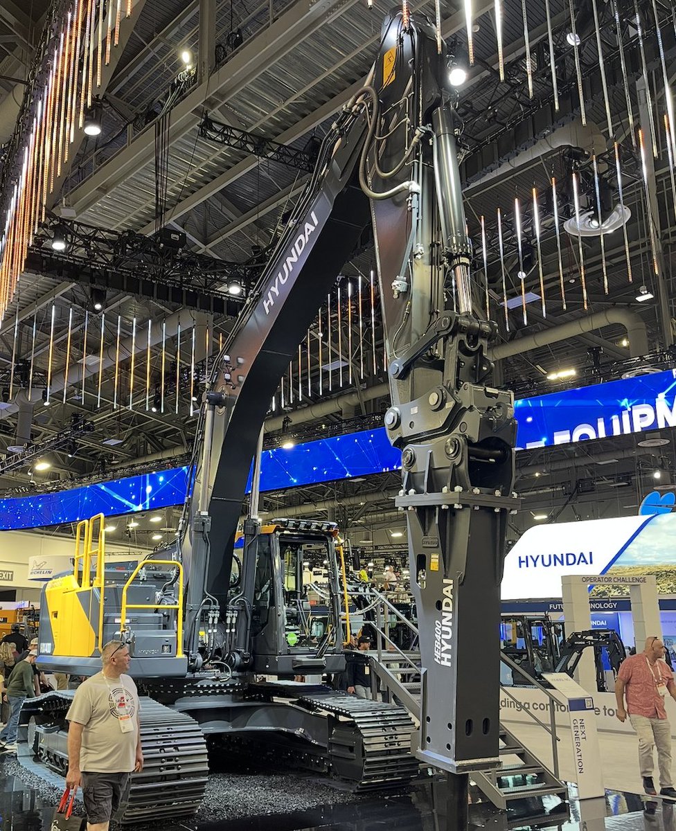 Equipment_World's tweet image. Hyundai Construction Equipment put its next-gen HX Series crawler excavators front and center at #ConExpo 2026. ow.ly/YPT650YyRec