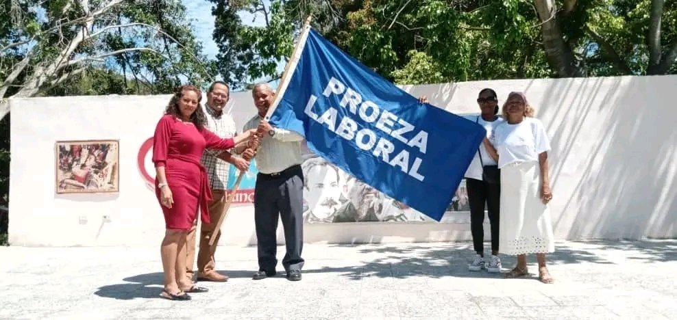 MaricusaPrim's tweet photo. Aquí está una de las bondades más humildes de esta Revolución. La escuela especial Cuba- Viet Nam, hervidero de amor hacia nuestros niños con discapacidad físico motora acaba de recibir la bandera de Proeza Laboral. Felicidades. @dpestgo https://t.co/GZzOE1dkRI
