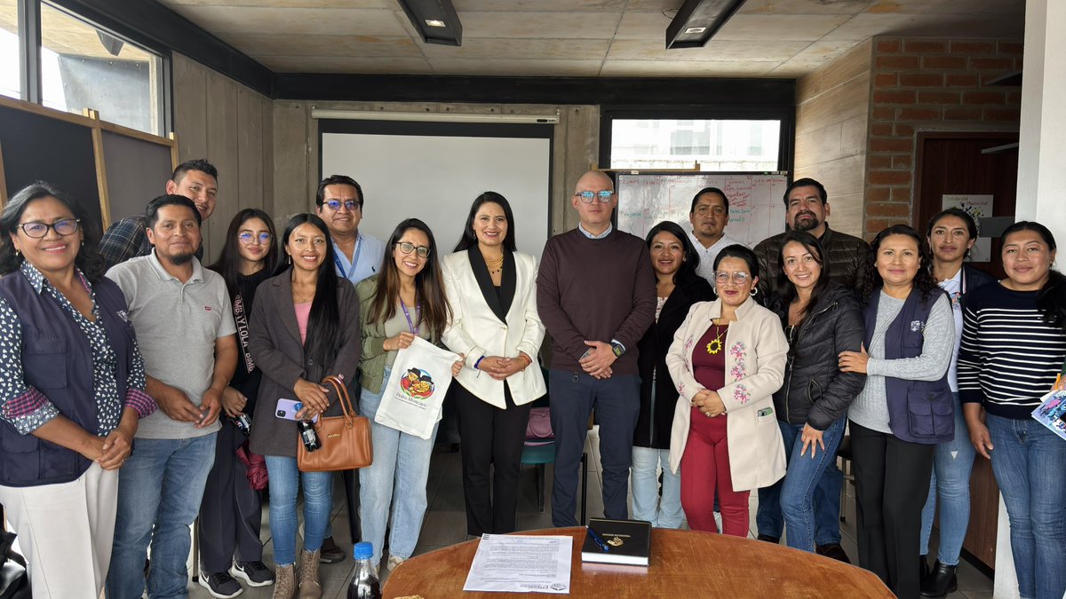 Zona2MDH's tweet photo. 📍#Pichincha | Mantuvimos una reunión con el @GADPedroMoncayo, el equipo técnico que ejecuta nuestros servicios en cooperación y representantes de las familias del proyecto de CDI. En este espacio se ratificó la continuidad de nuestros servicios. 🇪🇨 https://t.co/UwREkM6OVf