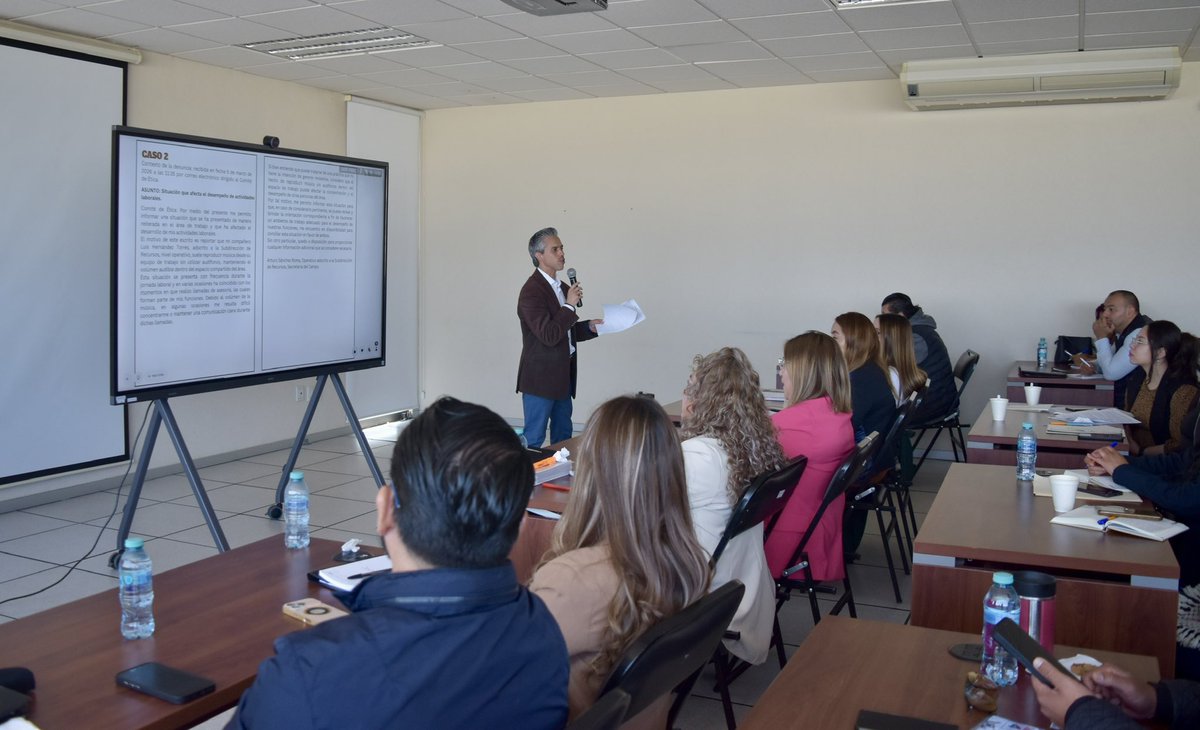 ContraloriaGEM's tweet image. #ElPoderDeServir
Damos seguimiento a nuestro #TallerDeInducción sobre el Protocolo de actuación para la recepción, trámite y conclusión de denuncias, dirigido a dependencias y organismos auxiliares del Gobierno del Estado de México.