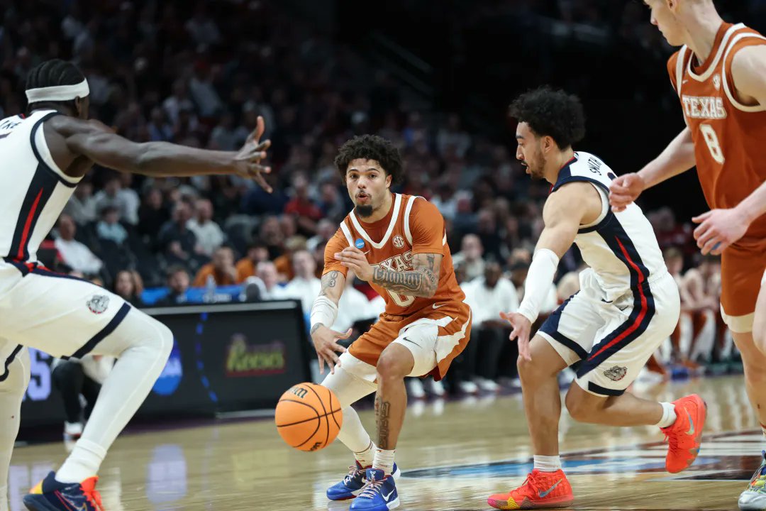CB_Journalist's tweet image. 🚨 NEW 🚨
‘I definitely miss it’: East Bay native Jordan Pope back home as Texas takes on Purdue in Sweet 16
mercurynews.com/2026/03/25/eas…
@DarrenSabedra @nathancanilao @GReeves23 @VytasMazeika @CalHiSports @vernKPIX @mattblively @ProlificPrep @KasselMedia @MitchBookLive @MikeNowels