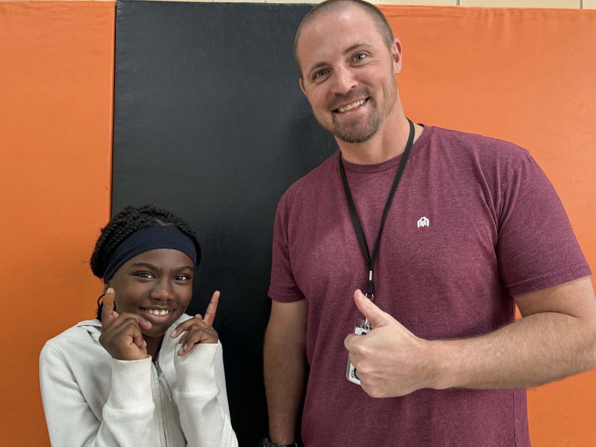 CBCommSchools's tweet photo. Huge thanks to teacher Trent Hill for his quick thinking!
When a student needed help during lunch, Mr. Hill successfully performed the Heimlich maneuver. We are so glad Faith is doing well and grateful to have Mr. Hill on our team! https://t.co/xv6EuBZwYh