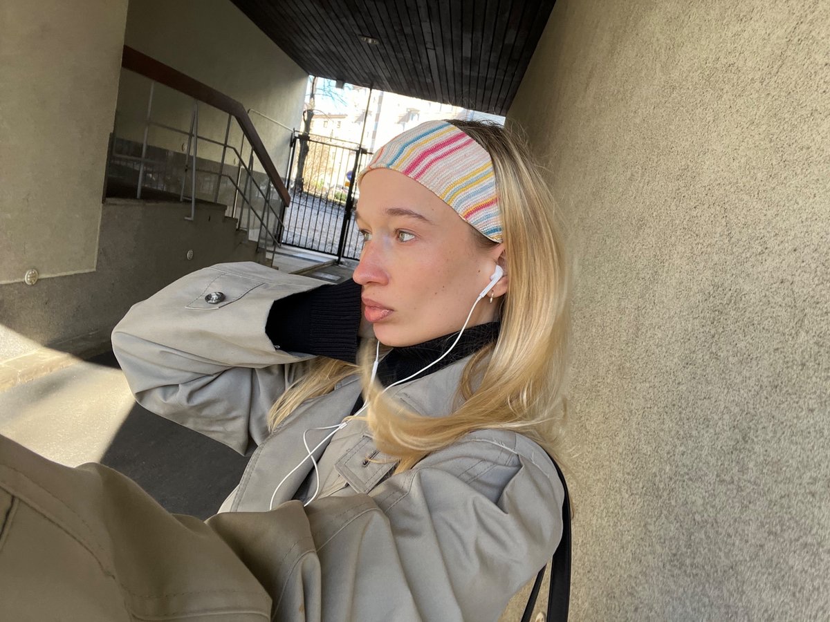 irl girl tweet media