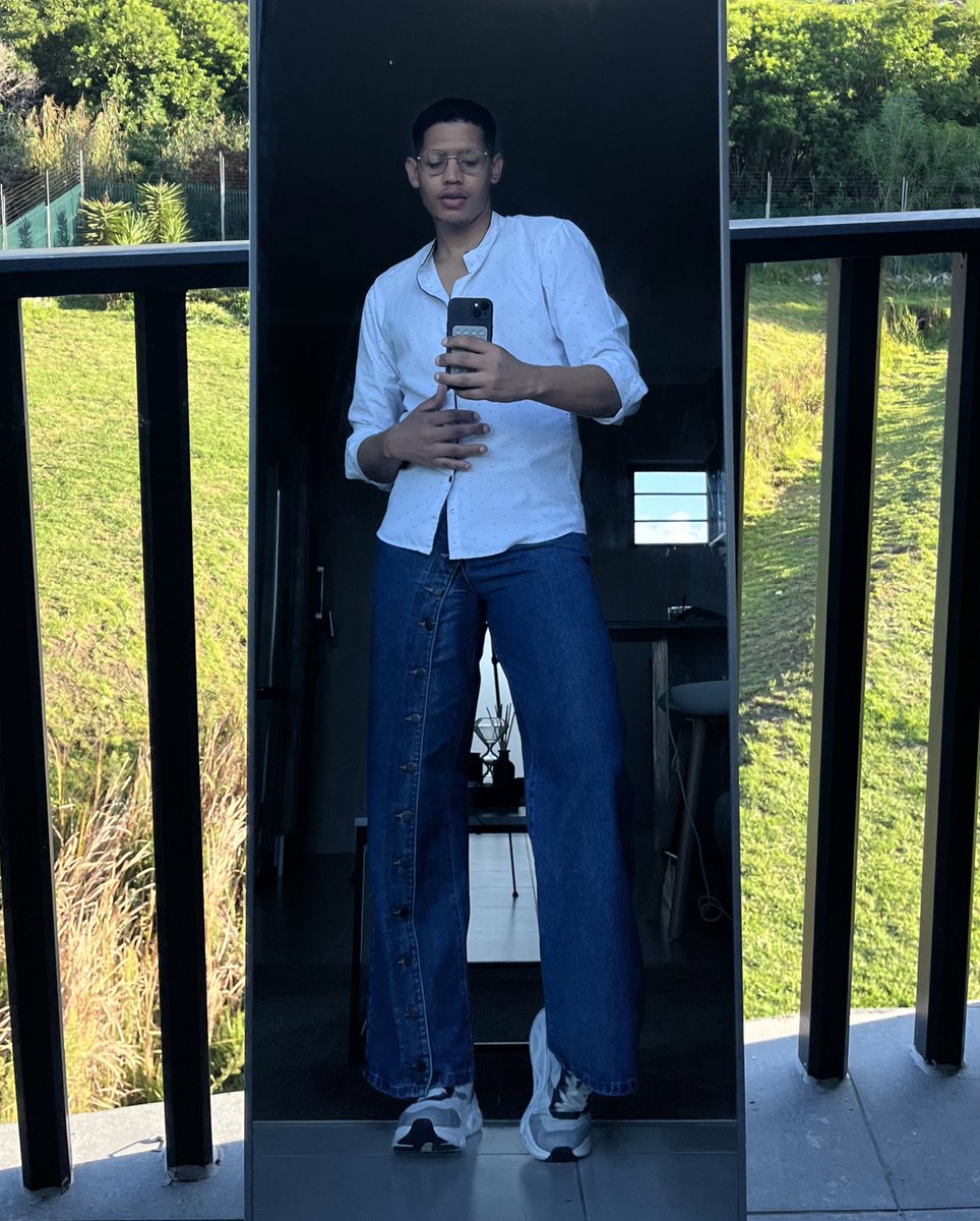 Late post but who cares. Just wanna show off my jeans tbh 😌