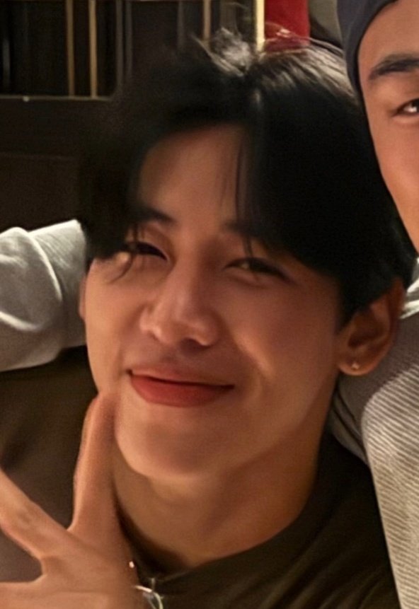 ∋∈ 🦋 ❍ tweet media