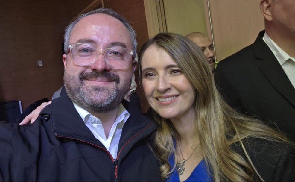 Mal día para el uribismo y la candidatura de <a href="/PalomaValenciaL/">Paloma Valencia L</a> 

El senador Ciro Ramírez del <a href="/CeDemocratico/">Centro Democrático</a>  fue Condenado a 23 años de cárcel por corrupción.