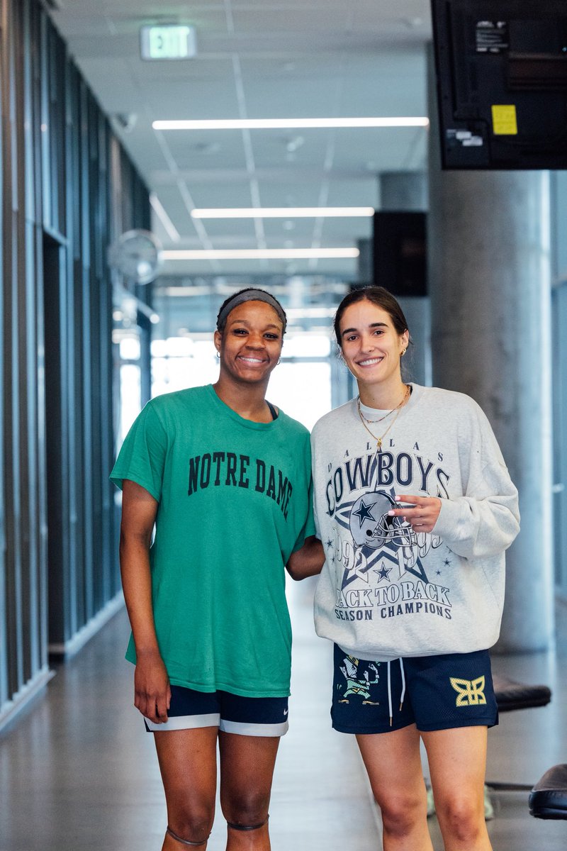 AmariByles2026's tweet photo. Enjoyed meeting another ND great!!🐐☘️💚💙!! @CitronSonia https://t.co/FrEp4ypPEe