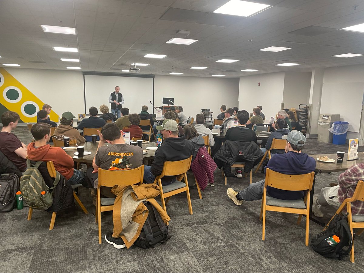 ClarksonCEM's tweet photo. Full house tonight for Pro of the Knight John Whittaker (CivE ‘09) of the DA Collins Companies.  “Set SMART goals” “Don’t do what makes you happy, do what makes you better” “Take extreme ownership” #ClarksonU #NorthofOrdinary #WeBuildYourFuture https://t.co/jYM1zofbUf