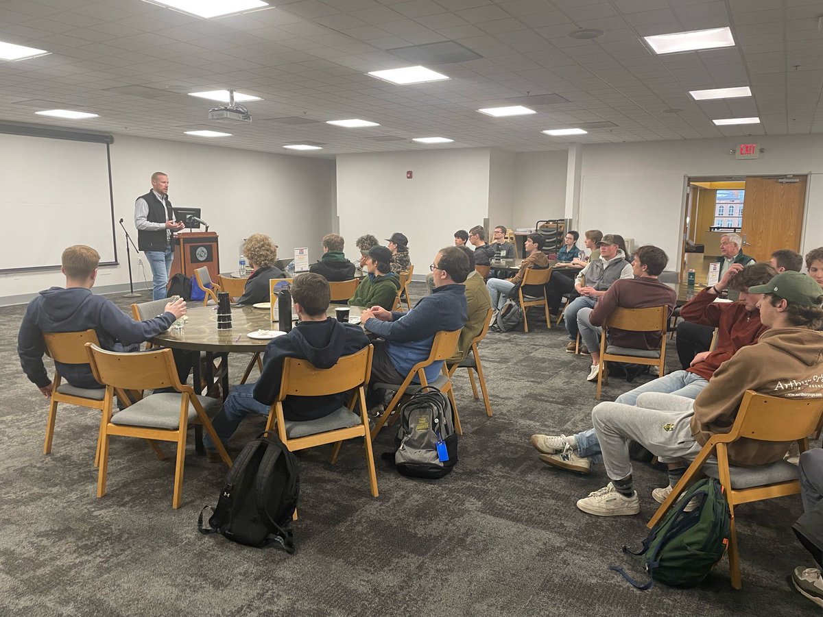 ClarksonCEM's tweet photo. Full house tonight for Pro of the Knight John Whittaker (CivE ‘09) of the DA Collins Companies.  “Set SMART goals” “Don’t do what makes you happy, do what makes you better” “Take extreme ownership” #ClarksonU #NorthofOrdinary #WeBuildYourFuture https://t.co/jYM1zofbUf