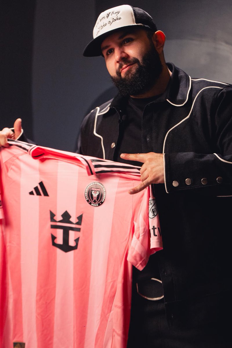 ¡Primer "gol" musical en el Nu Stadium! 🏟️⚽ El cantante Carín León inaugurará la nueva casa del Inter Miami con un concierto el 28 de junio. De la mano de Messi, el club estrena estadio de primer nivel este 4 de abril. 🦁🇲🇽 #Miami #CarinLeon #Messi

sie7edechiapas.com/post/carín-leó…