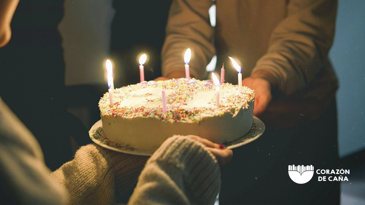 CorazonDeCana's tweet photo. Hay momentos que saben a hogar. 🍰❤️​

​Detrás de muchos de ellos está el azúcar que nace de la caña y hace parte de nuestra tradición.​

​#CorazónDeCaña https://t.co/jHZtLniGgI
