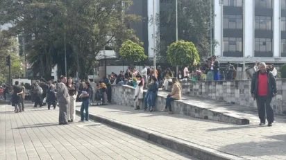 ‼️#URGENTE
En Quito, las instalaciones del Complejo Judicial Norte fueron evacuadas por amenaza de bomba. La emergencia se reportó la tarde de este miércoles 25 de marzo de 2026. El Escuadrón Antibombas del Grupo de Intervención y Rescate (GIR) de la Policía Nacional acudió al