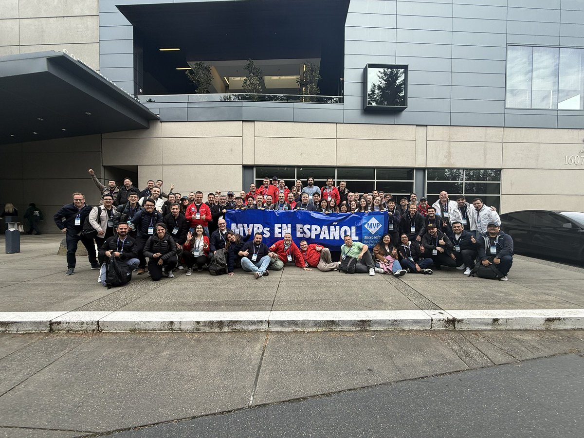 wcalcagno's tweet photo. Casi todos los MVPs que creamos contenido en Español nos juntamos para esta foto.  #Mvpbuzz @MVPAward  #MVPSummit https://t.co/1A6bej5Vsq