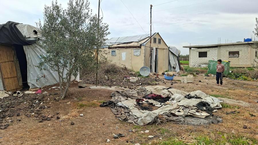 XHNews's tweet photo. After war, loss, and rising costs took everything, how did a rusted train carriage become a home in southern Syria? Read the story of Mohammad Oweimer and his three children https://t.co/AUQahiJ0DH #FromTheFrontline https://t.co/kziVtQQsBD