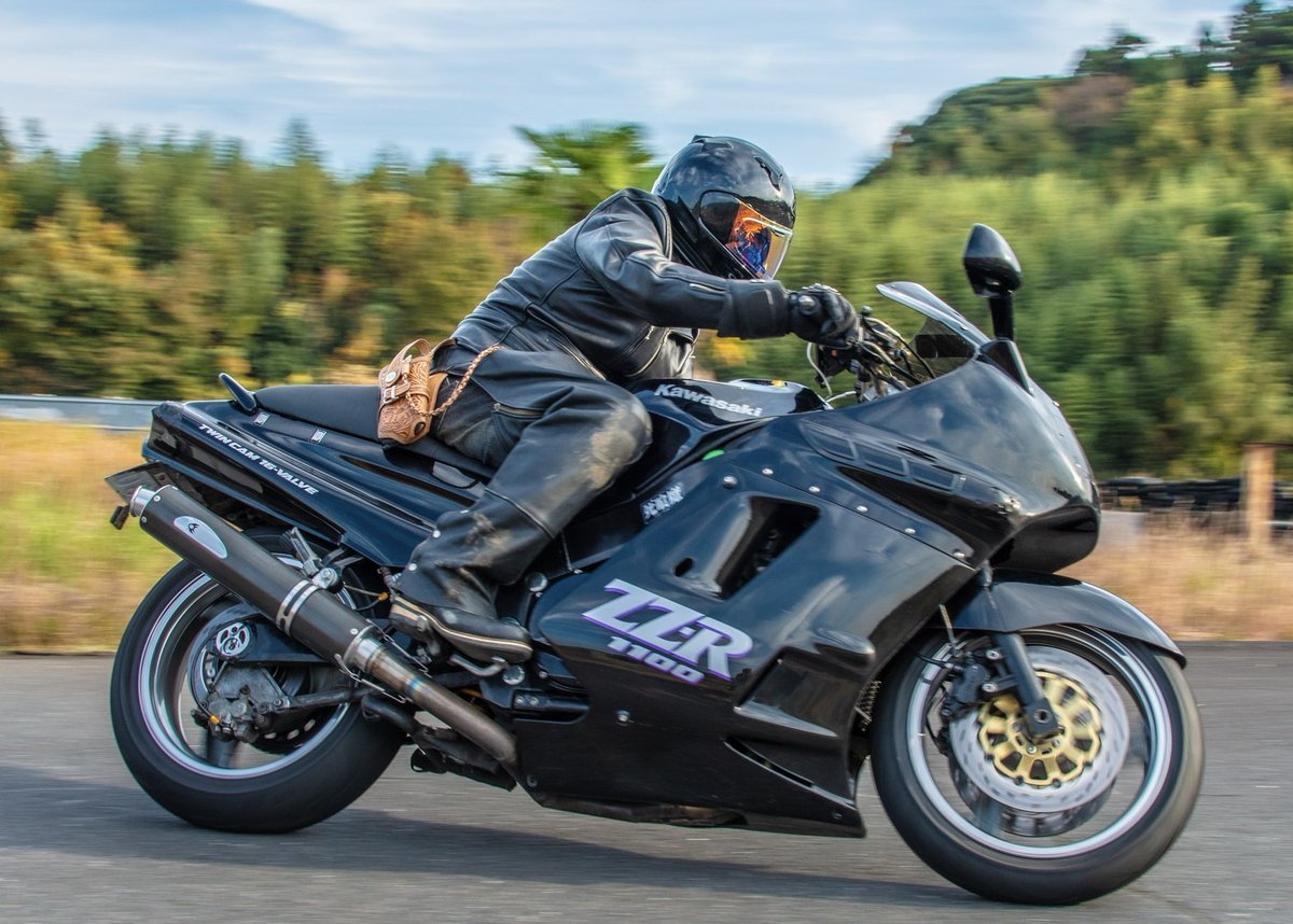 1100c3kai's tweet photo. #大型バイクの何が好きで乗っているか

小さいのが似合わないってのと
今どきの「300に到達してしまった」バイクもいいが
この時代の「300出そうと足掻いてる」バイクがロマンあって好きなんだよね

ま、何言ってるかわかんねぇよなw https://t.co/WzzwJW9Sfc