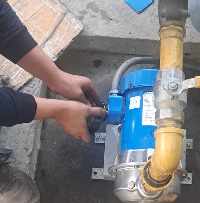HIAyoraLoja's tweet photo. #Loja | Garantizar el óptimo funcionamiento de nuestras instalaciones es una prioridad, desde el servicio de mantenimiento continuamos trabajando. Tanques de combustible, ascensores y otros sistemas reciben inspecciones técnicas para  fortalecer la operatividad de servicios. https://t.co/iNUTFj4m7y