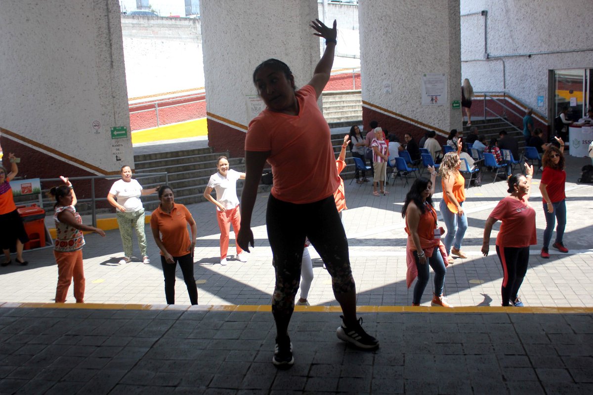 🧡💃 #DíaNaranja | Vibrando en Naranja: Un solo ritmo, una sola voz
El #25deMarzo, compañeras trabajadoras y derechohabientes del #ISSSTEMorelos bailaron con alegría y esperanza, recordando que unidas levantamos la voz contra la violencia y celebramos la fuerza de ser mujeres.