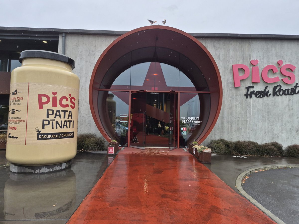 Ronan Beckman 📖✍️📚 tweet media