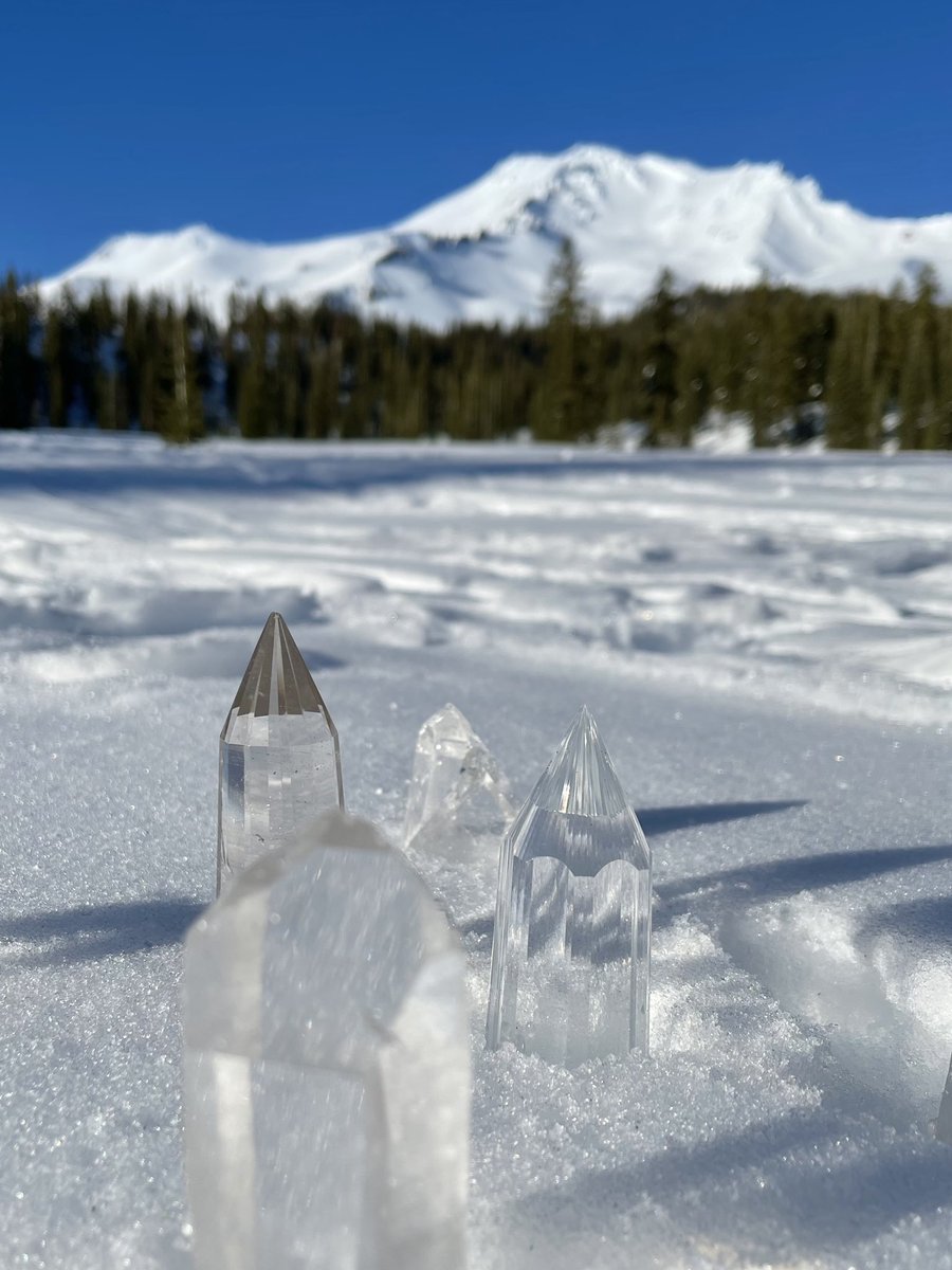 sandra_walter's tweet image. Mount Shasta months coming to a close. Discussing proper ✨Qualification of Light ✨in the LightLetter tomorrow ✨💎✨

Because #Ascension