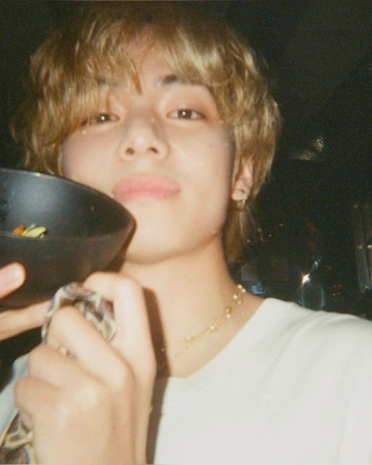 TaeVcd's tweet photo. « restarting🥀- day 3»

hii i’m rose, looking for interactive #stantwt #KpopPh #moots ! 

— filo : she/her
— i follow back :))
— ults BTS
— any fandom is welcome !!
— likes and rts are highly appreciated https://t.co/YFUtJzpwLy