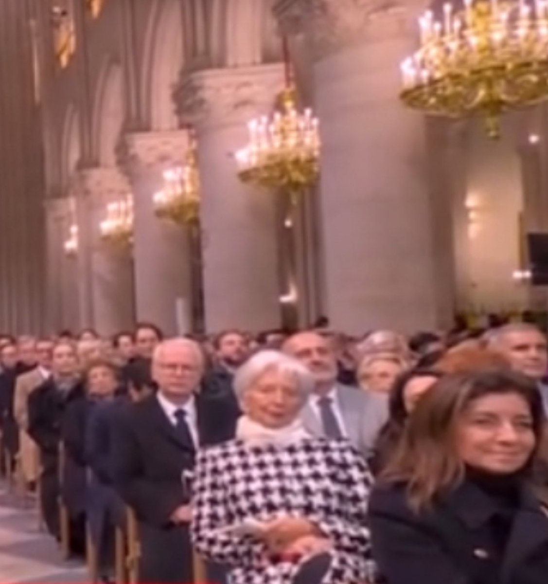 CArchiteut16965's tweet photo. @verity_france Tout en se marrant pendant que lui, son complice et son gang font cramer une cathédrale...
On chope #Fantomas QUAND ??!!!
#chatiment https://t.co/ehx8dt3zKj