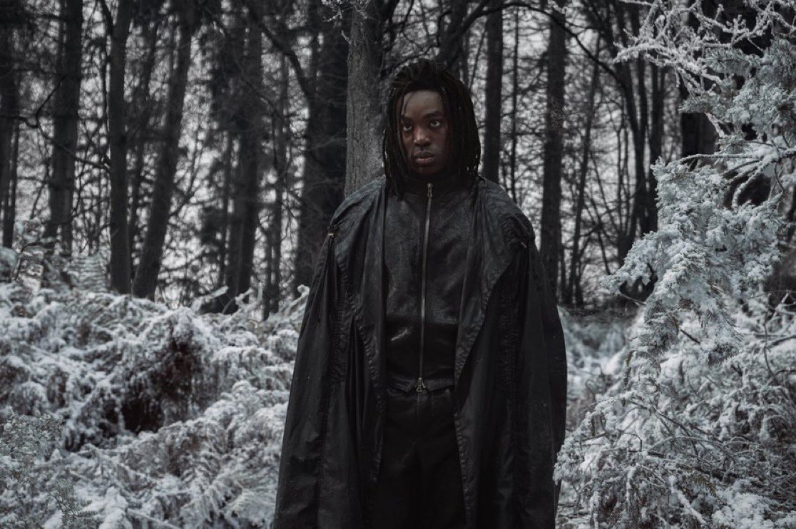 NotMoreSersh's tweet photo. Las primeras imágenes de Snape me cerraron el orto, se ve gooood.
Dejen de llorar.
Si este actor ya les está generando incomodidad, odio y bronca, entonces ya ganó: eso es exactamente lo que Snape provoca en los libros.
La raza es lo de menos.

Odio igual Harry Potter. https://t.co/CVCEpLG033