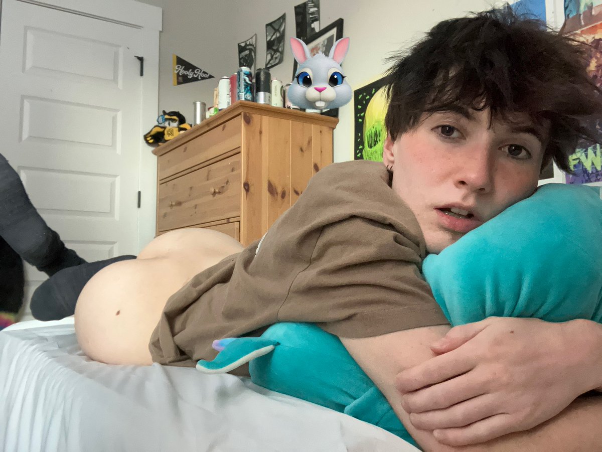 Locardibballin's tweet photo. i really do just become the twink i wanna be with instead of stressing about boys https://t.co/J3oR8ots4q
