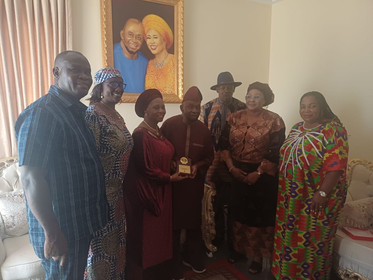 The National Chairman of the Nigerian Legion , MG Henry with her management team has paid a  scheduled visit to Former Head of State, Abdulsalami Abubakar and former Majority Leader in the House of Representatives rtd Colonel Hon. Tunde Akogun in their  Abuja offices.