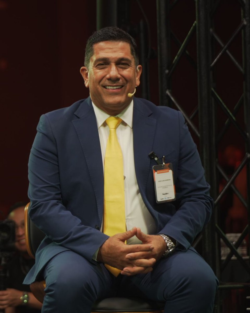 República. tweet media