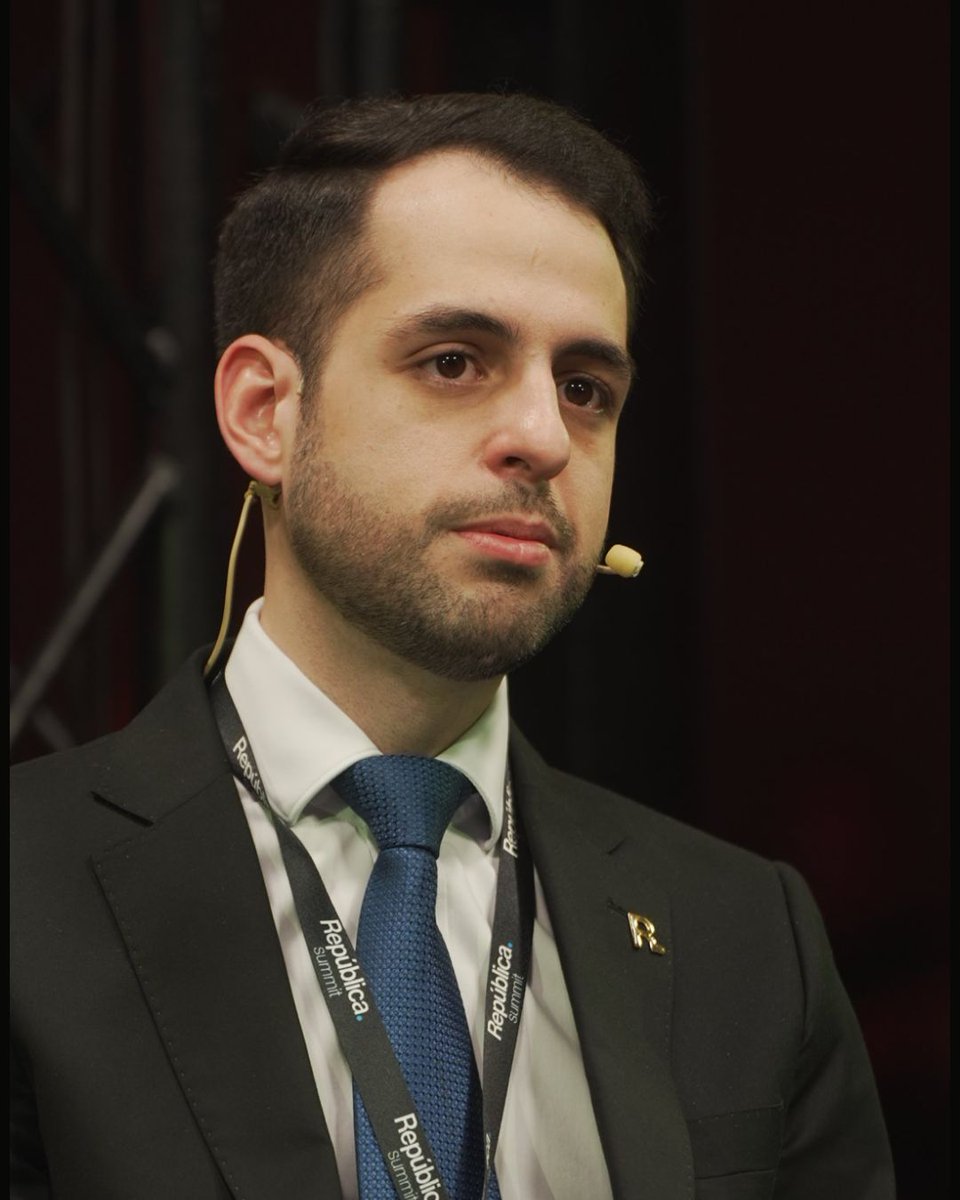 República. tweet media