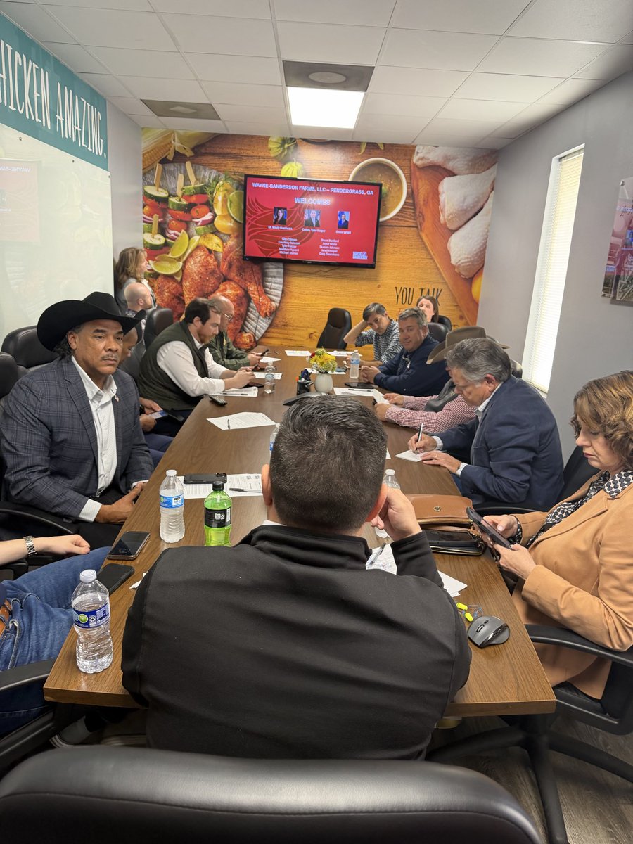 Bruce_LeVell's tweet photo. Great tour and roundtable discussion today at the Wayne-Sanderson Farms poultry plant in Pendergrass, Georgia. Thankful for @SecRollins leadership in cutting unnecessary regulations to accelerate production without compromising safety and creating more jobs.Joined by Assistant Secretary Mindy Malynn Brashears  & Michael Starnes  Tyler Harper @AgCommHarperGA  . 
@USDA
