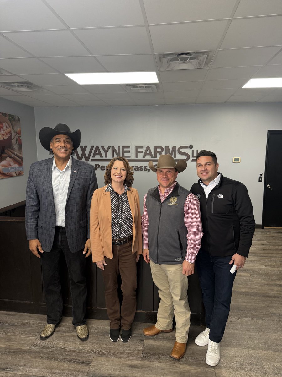 Bruce_LeVell's tweet photo. Great tour and roundtable discussion today at the Wayne-Sanderson Farms poultry plant in Pendergrass, Georgia. Thankful for @SecRollins leadership in cutting unnecessary regulations to accelerate production without compromising safety and creating more jobs.Joined by Assistant Secretary Mindy Malynn Brashears  & Michael Starnes  Tyler Harper @AgCommHarperGA  . 
@USDA