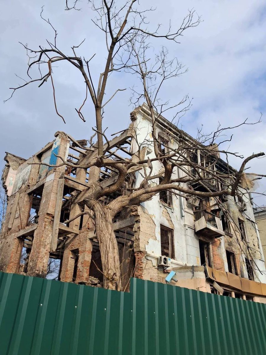 распад и неуважение tweet media