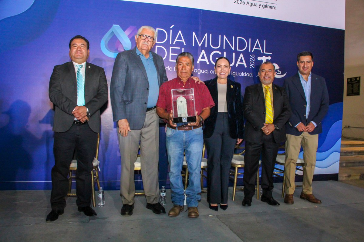 aguagobgente's tweet photo. Porque valorar a quienes trabajan por el agua también es construir futuro.💧

Acompañamos al @simapag Guanajuato en la entrega de la Presea Llave de Plata, un reconocimiento a quienes con su trabajo y compromiso abren camino hacia un futuro más sustentable para Guanajuato. https://t.co/5YJuO2GirY