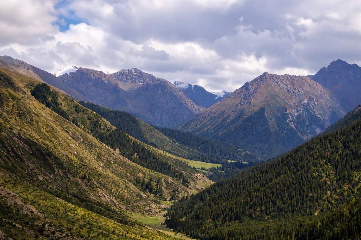 jrambaud's tweet photo. #Paisajes #AsiaCentral #Kyrgyzstan #landscape Lago #IssykKul, el segundo lago de montaña más grande ( tras Titicaca) y, probablemente, el punto de origen de la epidemia de peste negra que asoló Eurasia y África en siglo XIV https://t.co/GYnOhYNIA0