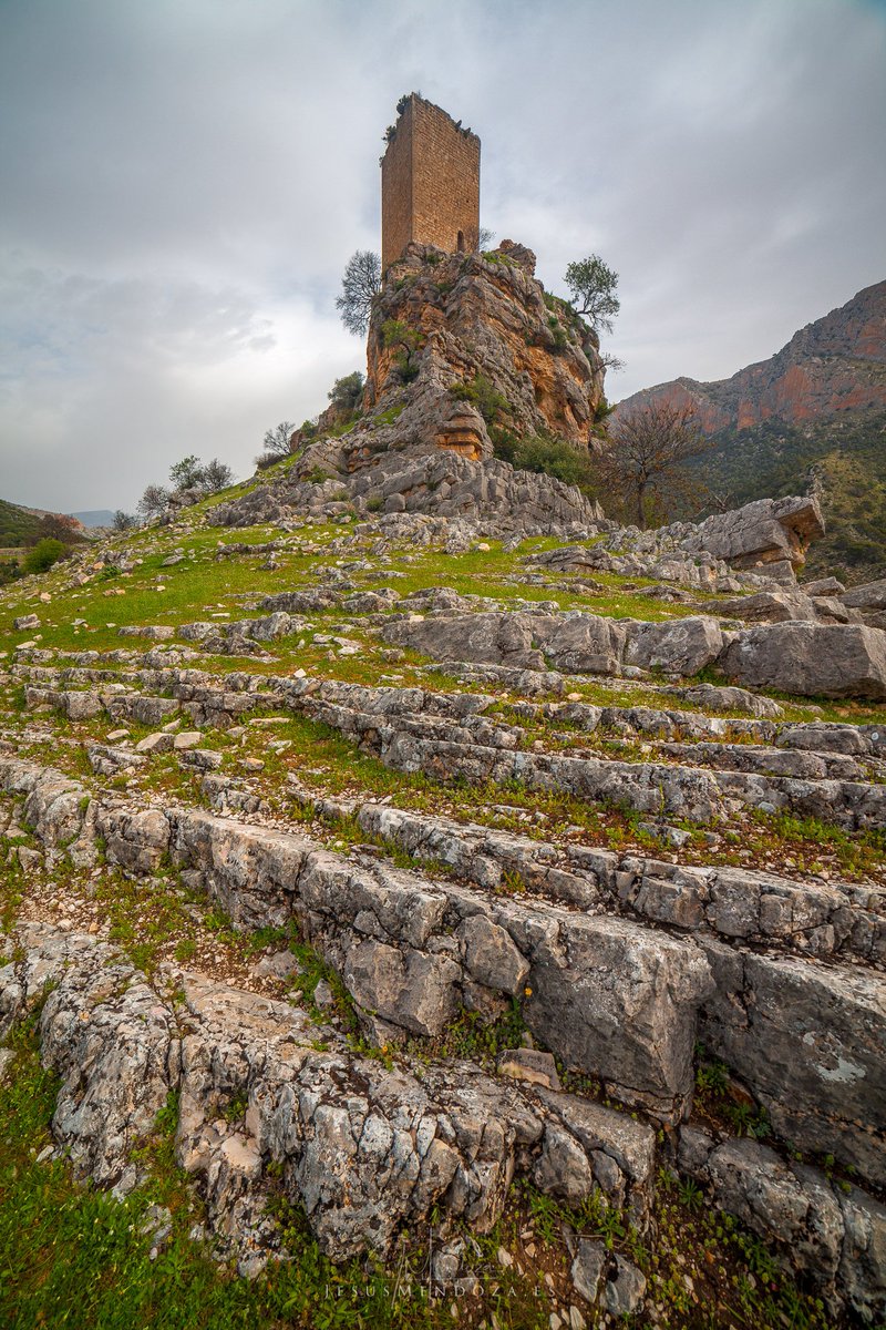 MiguelLuisSanz1's tweet photo. Castillo de Otíñar, Jaén. https://t.co/yZehXtEltg